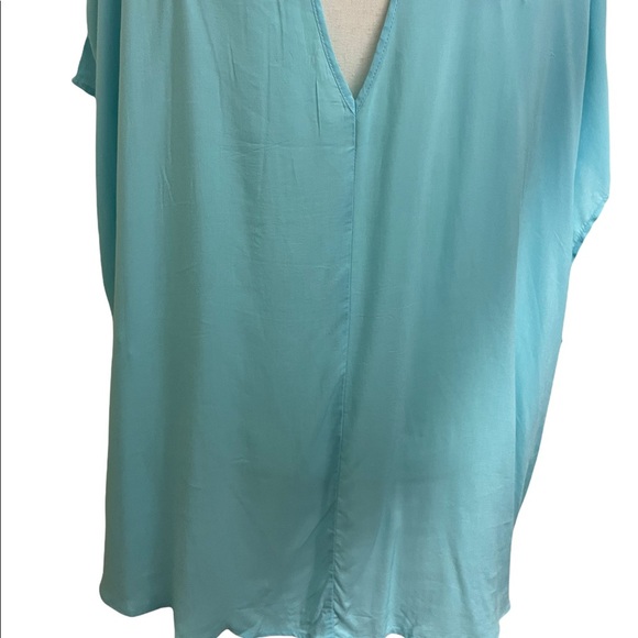Torrid Womens light blue sleeveless cutout back pattern size 3X plus blouse - Picture 9 of 11